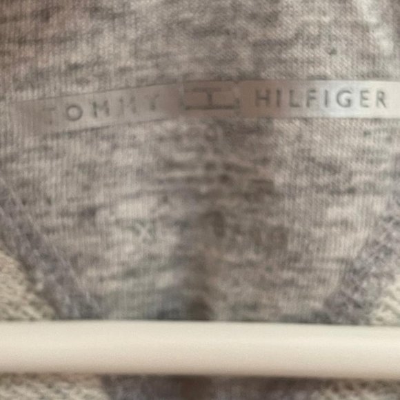 Tommy Hilfiger Sport Women’s Crew Neck Color block flag sweatshirt Size XL Gray - Picture 2 of 5